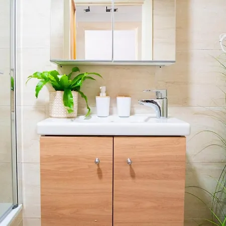 아파트 Minimalist Executive With Free Parking - Center *