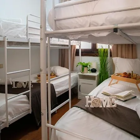 Minimalist Executive With Free Parking - Center 아파트