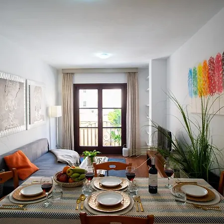 Minimalist Executive With Free Parking - Center 아파트